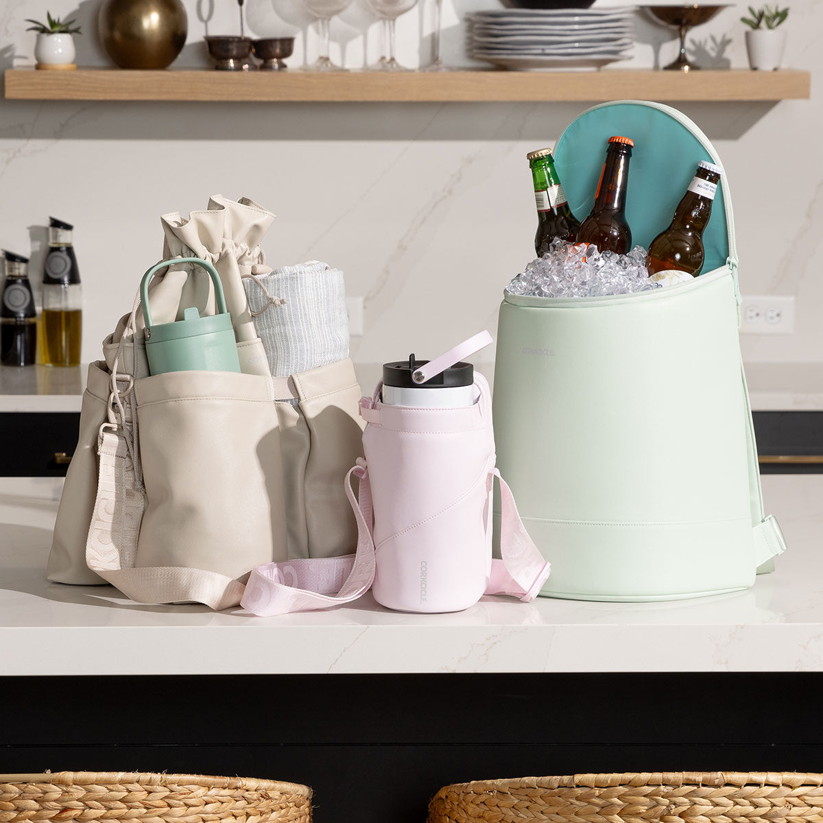 beverage-bucket-bag-f1 6c4793ad3b8e--group-lifestyle1.jpg
