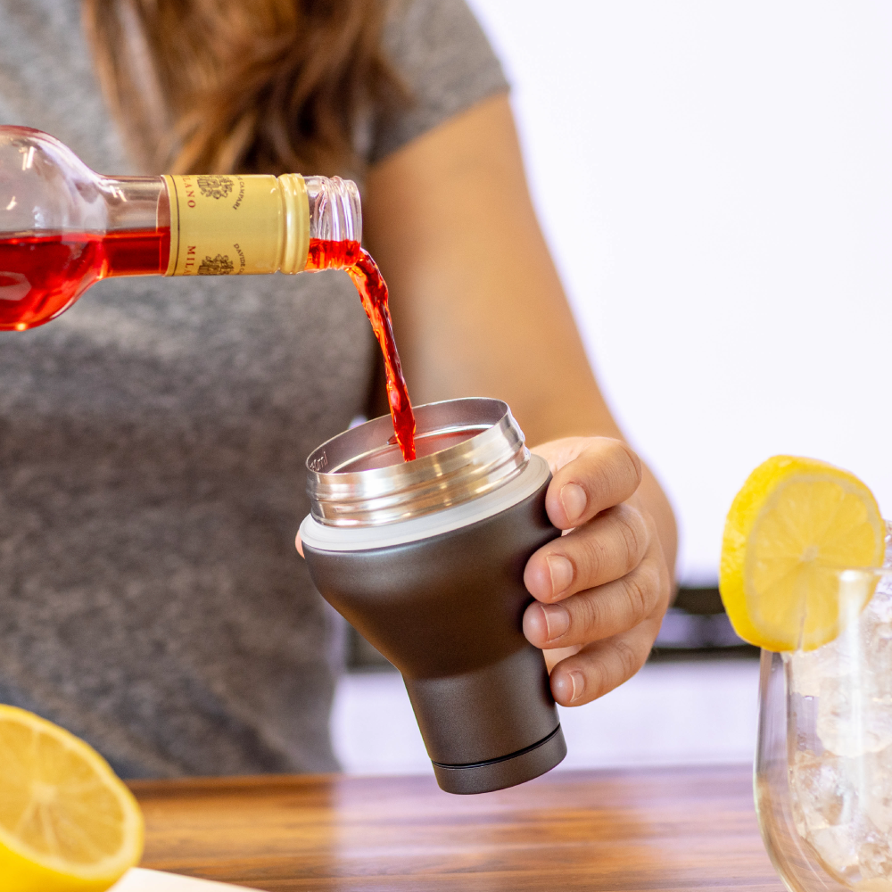 cocktail-shaker-lid-v7 Cocktail_Shaker_lifestyle_2_b714e13d-dd84-4844-956f-11cddc294041.png